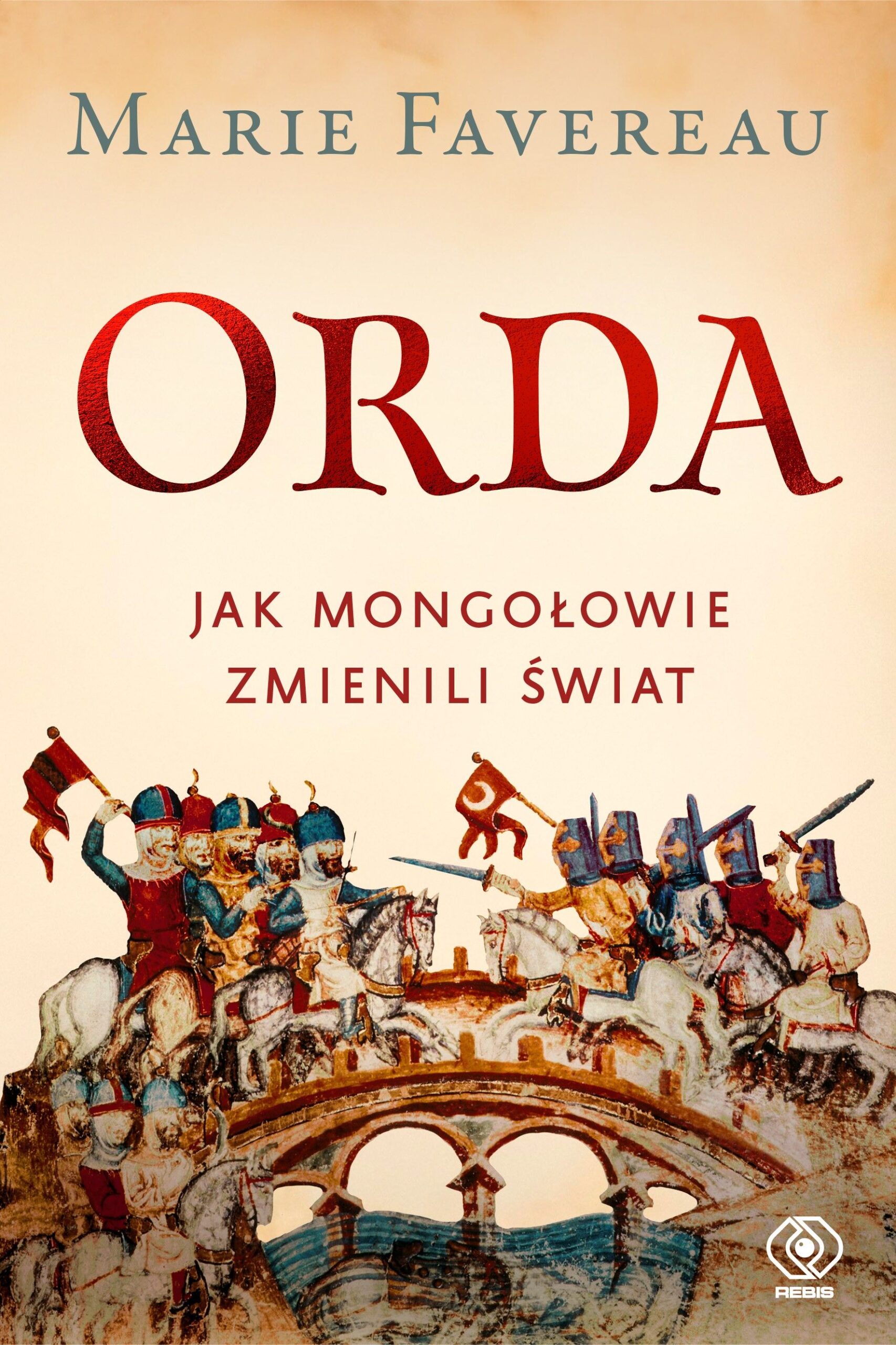Okładka książki Marie Favereau „Orda. Jak Mongołowie zmienili świat” utrzymana jest w ciepłej, kremowo-beżowej kolorystyce. W górnej części umieszczono nazwisko autorki, a poniżej duży, czerwony tytuł, który wyraźnie wyróżnia się na jasnym tle. Dolną część okładki zdobi ilustracja przedstawiająca wojowników mongolskich i ich przeciwników na koniach, uzbrojonych w miecze i włócznie, z powiewającymi chorągwiami. W tle widoczny jest kamienny most nad rzeką, co nadaje scenie historyczny charakter. Kompozycja nawiązuje do epoki średniowiecza i podbojów mongolskich. Książka przedstawia historię Złotej Ordy oraz jej wpływ na przemiany polityczne, gospodarcze i kulturowe w Eurazji. To propozycja dla czytelników zainteresowanych historią imperiów, średniowiecznymi konfliktami i rolą Mongołów w kształtowaniu dziejów świata.